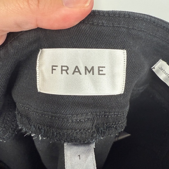 Frame Pull On The Jetset Skinny Crop
in Sheen Noir NWOT - Picture 9 of 10